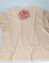 Load image into Gallery viewer, Mas Amor Porfavor Pump T-shirt