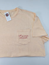 Load image into Gallery viewer, Mas Amor Porfavor Pump T-shirt